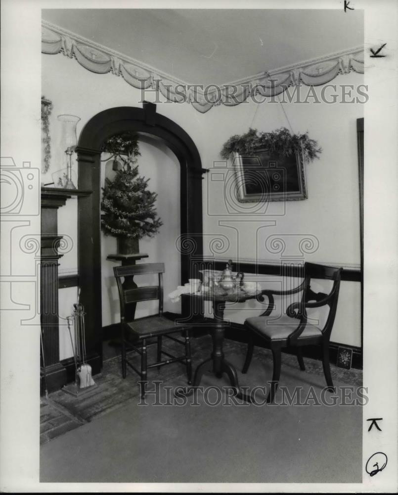 1983 Press Photo Decorative wallpaper moldings - Historic Images