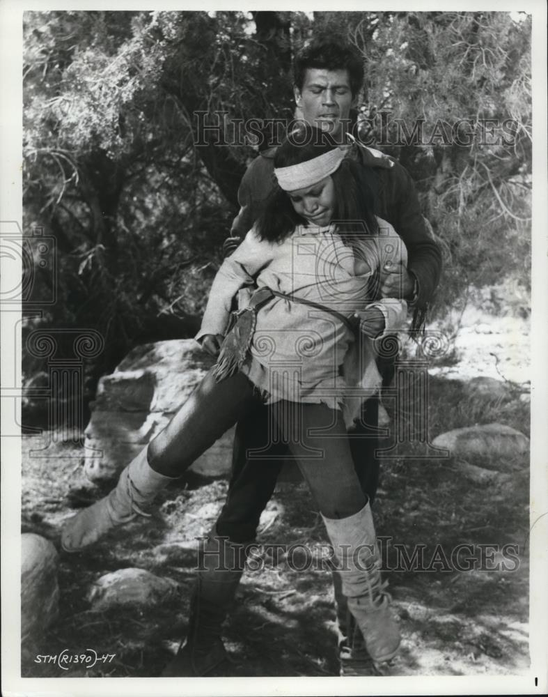 1969 Press Photo Robert Forster and Noland Clay star in The Stalking Moon - Historic Images