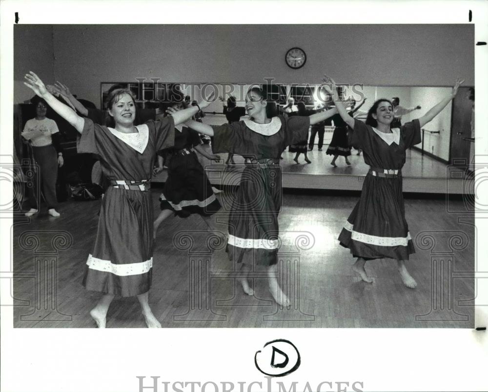 1990 Press Photo The Shalhavet Dance Ensemble, Irish Baum, Daphine Benderly - Historic Images