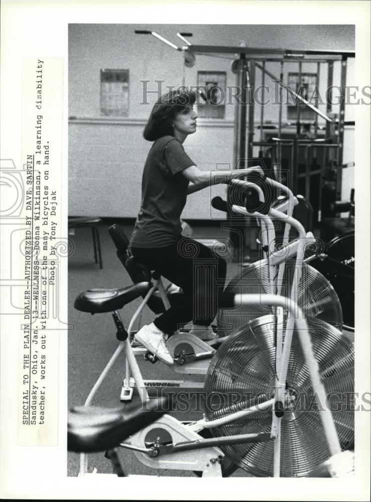 1992 Press Photo Donna Wilkinson, learning disability teacher during work out - Historic Images