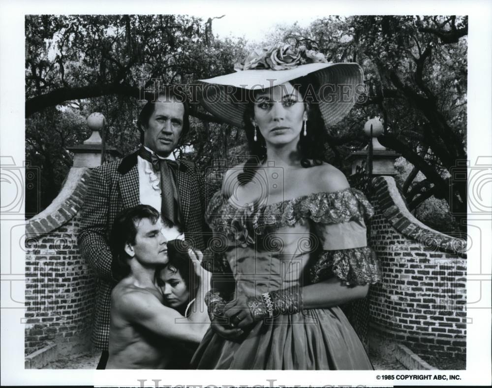 1985 Press Photo North And South David Carradine Patrick Swayze Lesley Ann Down - Historic Images