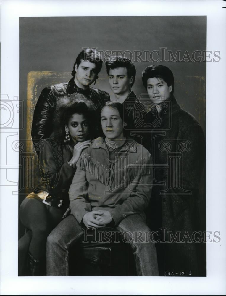 1990 Press Photo Johnny Depp &amp; Dustin Nguyen in 21 Jump Street. - Historic Images