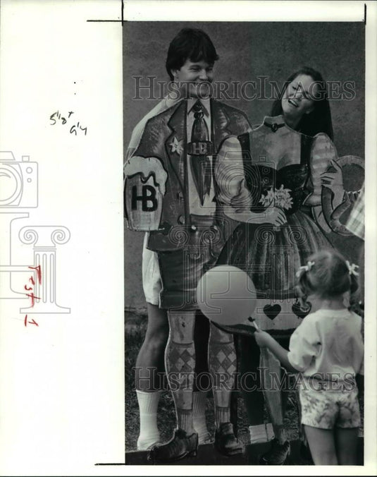 1991 Press Photo Parents make fools of themselves at Oktoberfest At Lake County - Historic Images