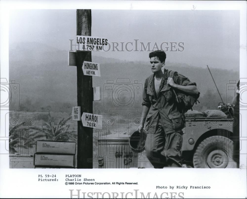 1987 Press Photo Platoon Charlie Sheen - Historic Images