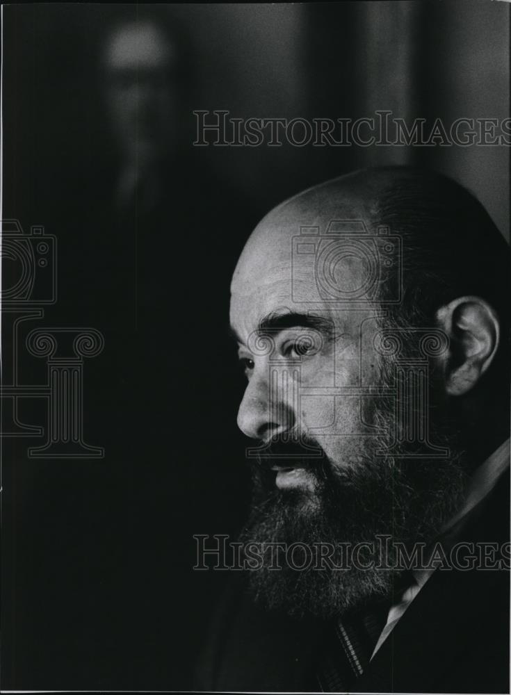 1972 Press Photo Actor Paul Lipson prepares for his Broadway run in Fiddler On - Historic Images