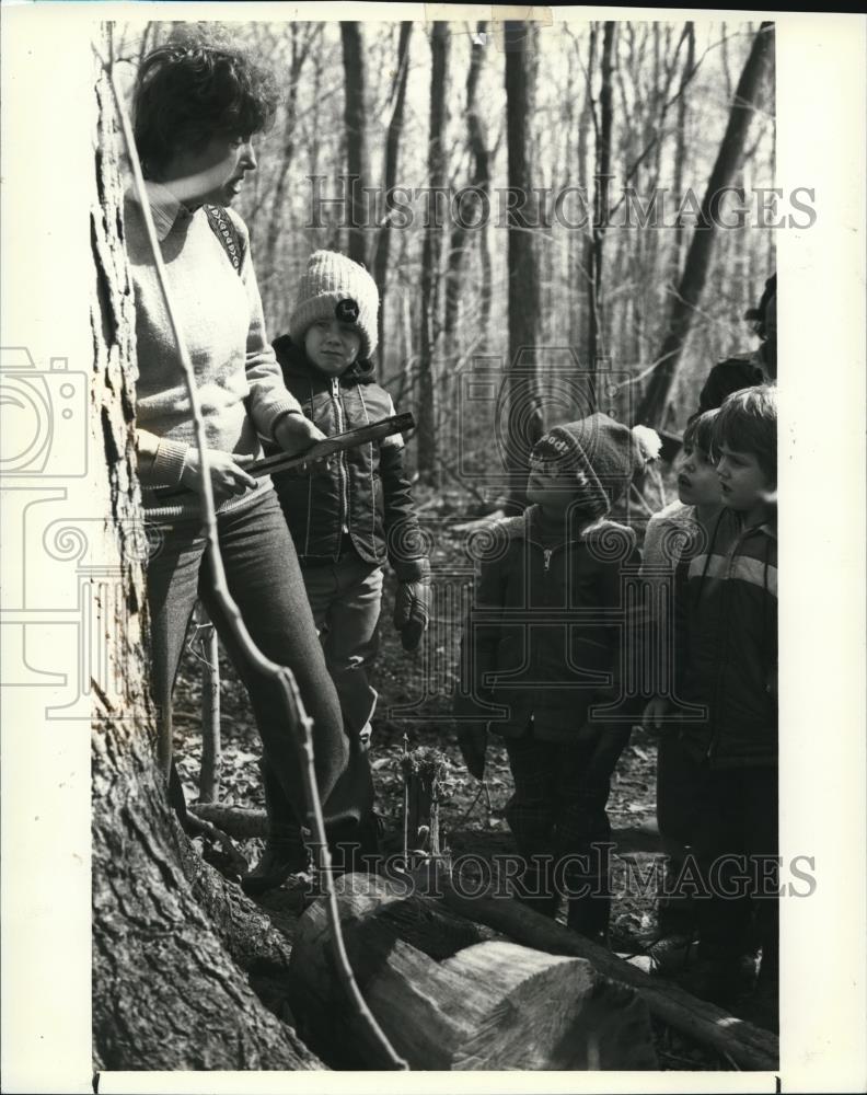 Undated Press Photo School Children at the Woods. - Historic Images
