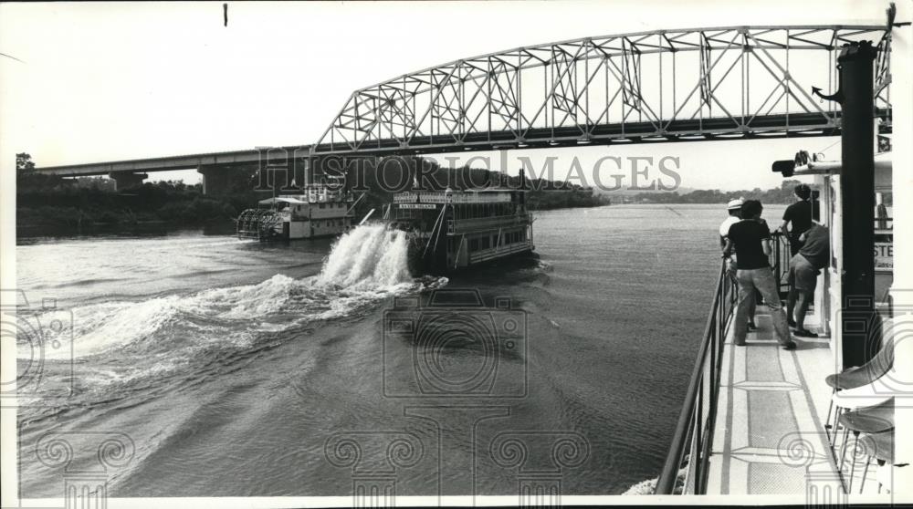 1988 Press Photo The Showboat sails at the Ohio River - Historic Images