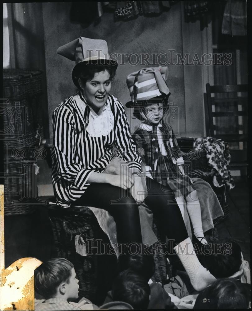 1966 Press Photo Lynn Redgrave & Caroline Ashby in Georgy Girl - Historic Images