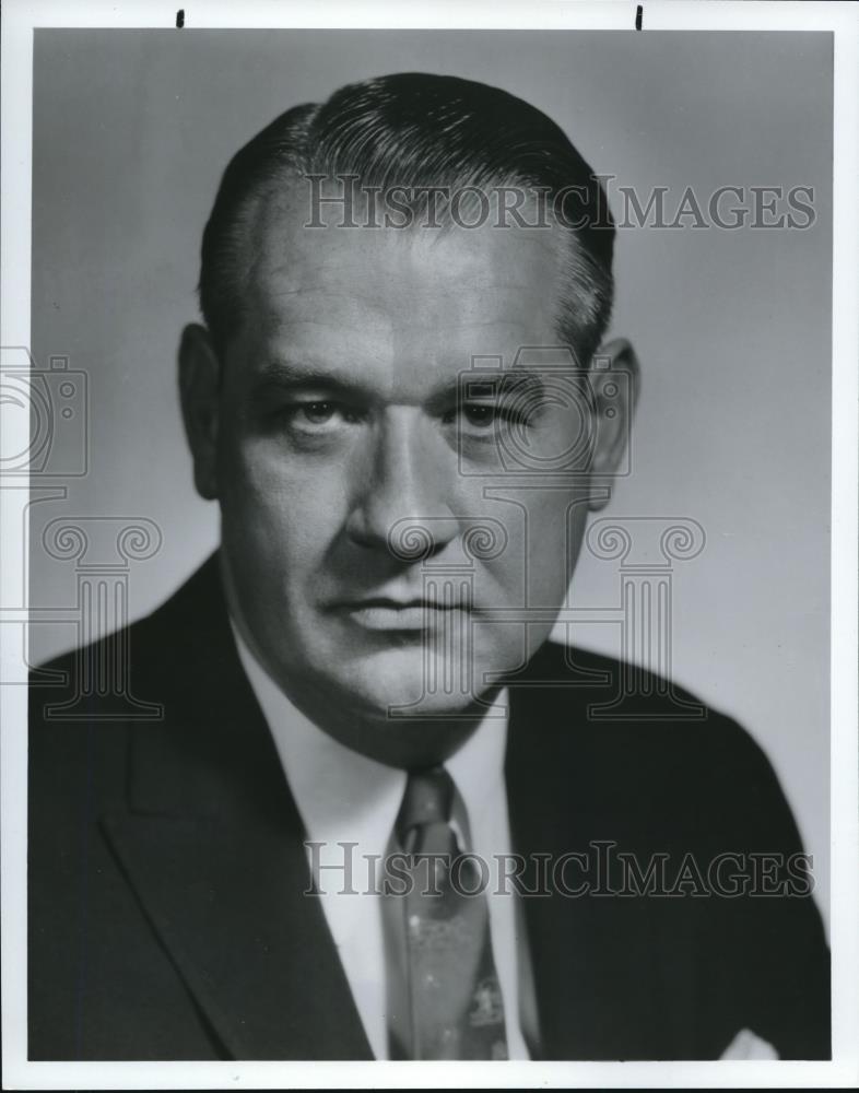 1982 Press Photo Raymond Koontz Chairman of the Board Diebold Incorporated - Historic Images