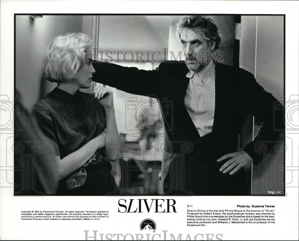 1994 Press Photo Sharon Stone and director Phillip Noyce on set of Sliver - Historic Images