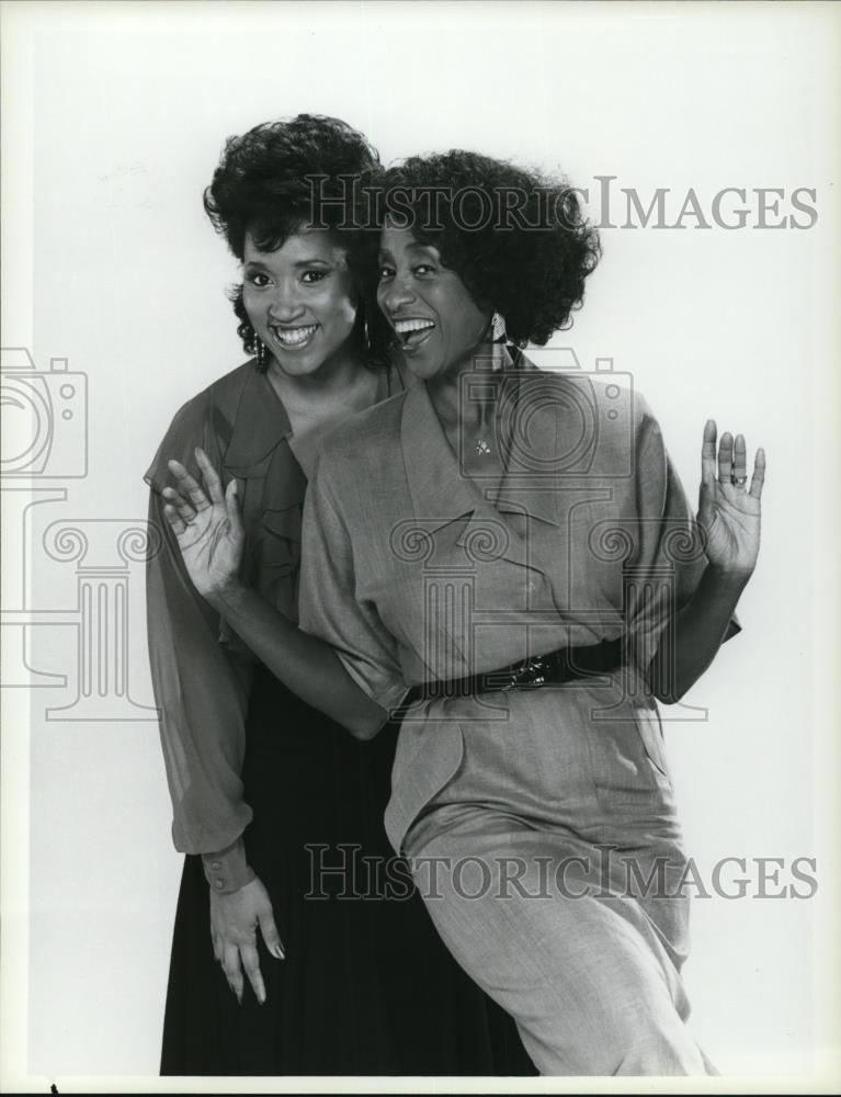 1986 Press Photo Jackee Harry &amp; Marla Gibbs in 227 - Historic Images