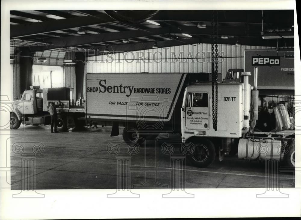 1980 Press Photo Trucks ready for hauling at Leaseway Transportation Co of Ohio - Historic Images
