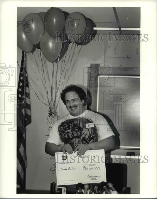 1991 Press Photo Duane Fisher winner of $20M in The Ohio Lottery - Historic Images