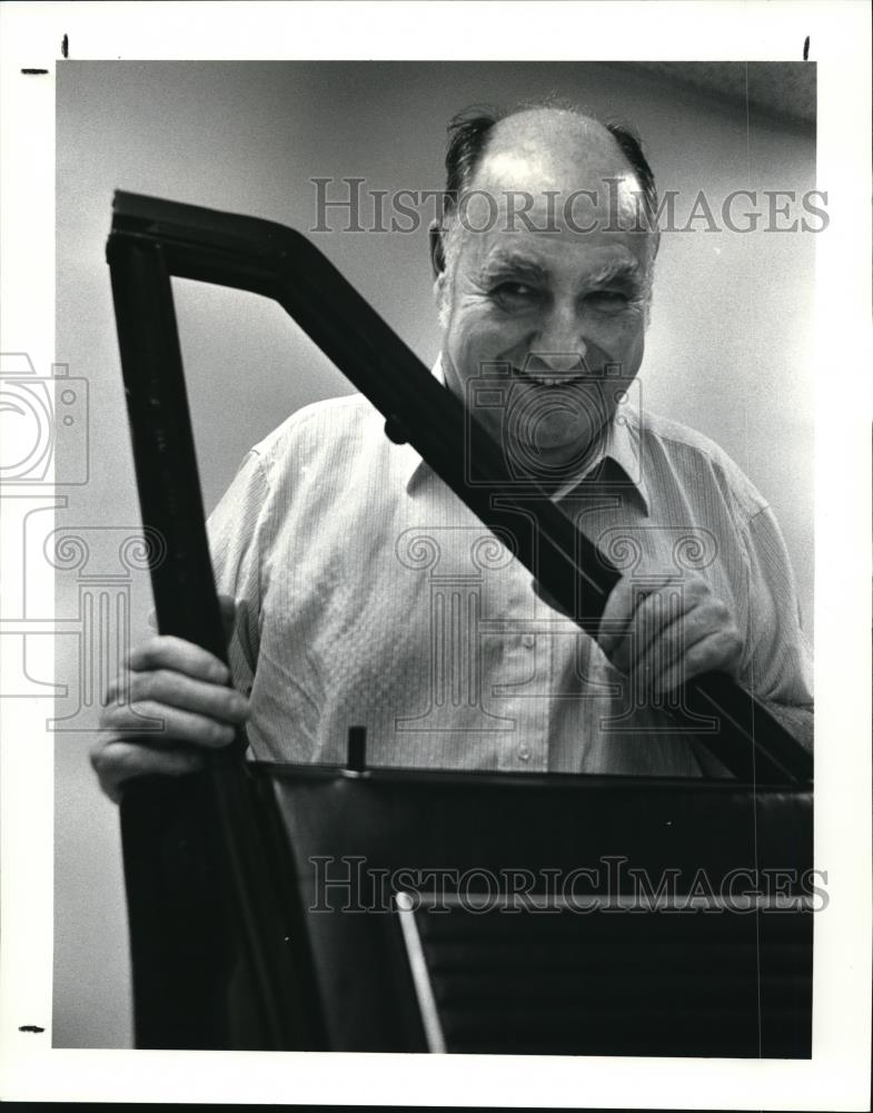 1987 Press Photo Calvin Wight and door-locking invention - 492 - Historic Images