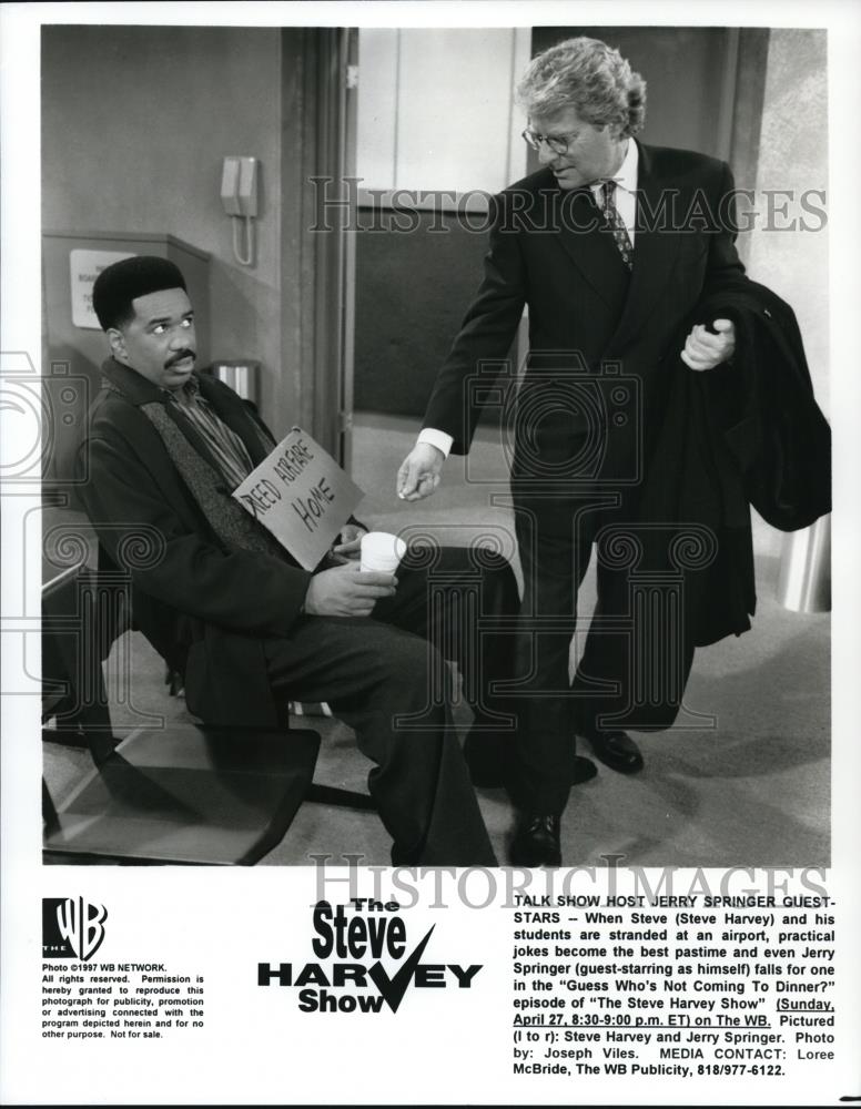 1997 Press Photo Steve Harvey & Jerry Springer in The Steve Harvey Show - Historic Images