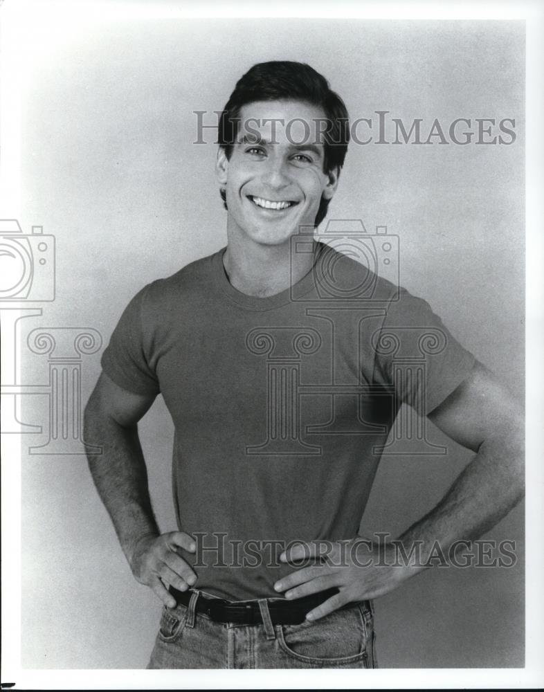 Press Photo John Bolger stars in CBS's Everything's Relative - Historic Images