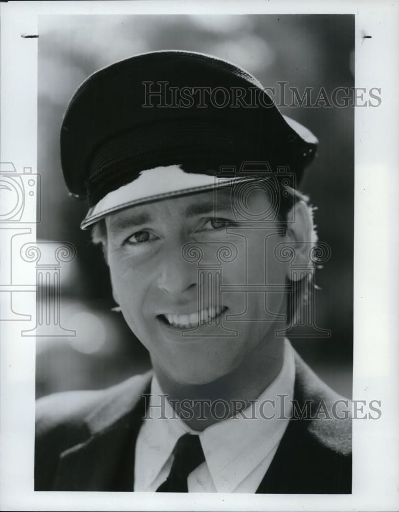 1983 Press Photo John Ritter stars as Alan O&#39;Black in Sunset Limousine - Historic Images