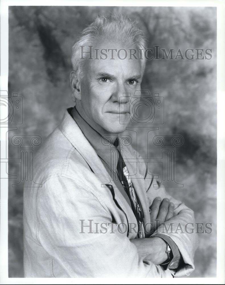 Press Photo Malcolm McDowell stars as Professor Stephen Pynchon in Pearl - Historic Images