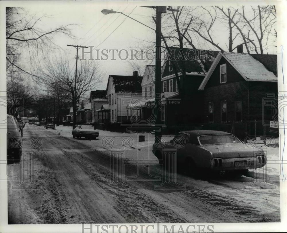 1977 Press Photo Housing on E 45th near Payne - Historic Images