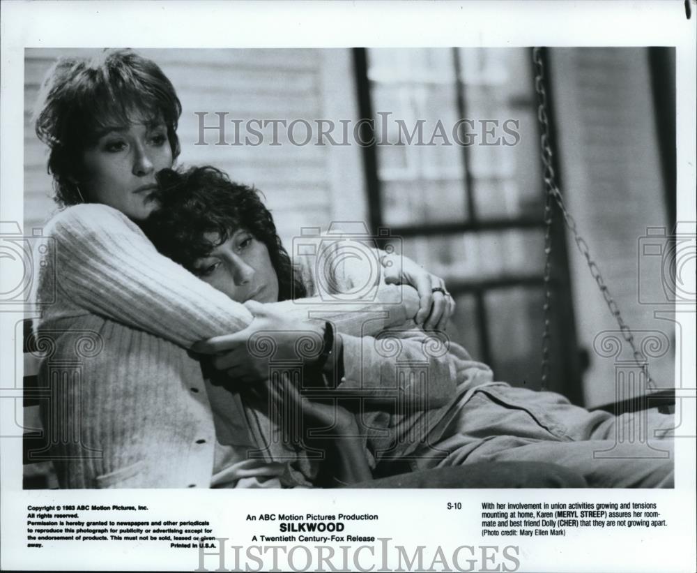 1988 Press Photo Meryl Streep and Cher in &quot;Silkwood&quot; - Historic Images