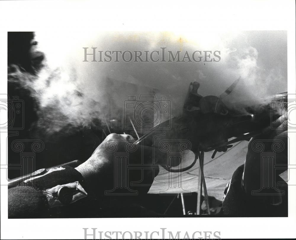 1987 Press Photo Andrew Tapassi fires his Musket - Historic Images