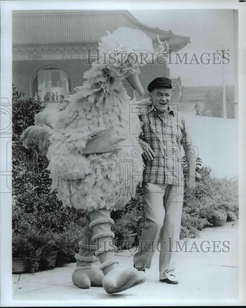 Press Photo Big Bird And Bob Hope - Historic Images