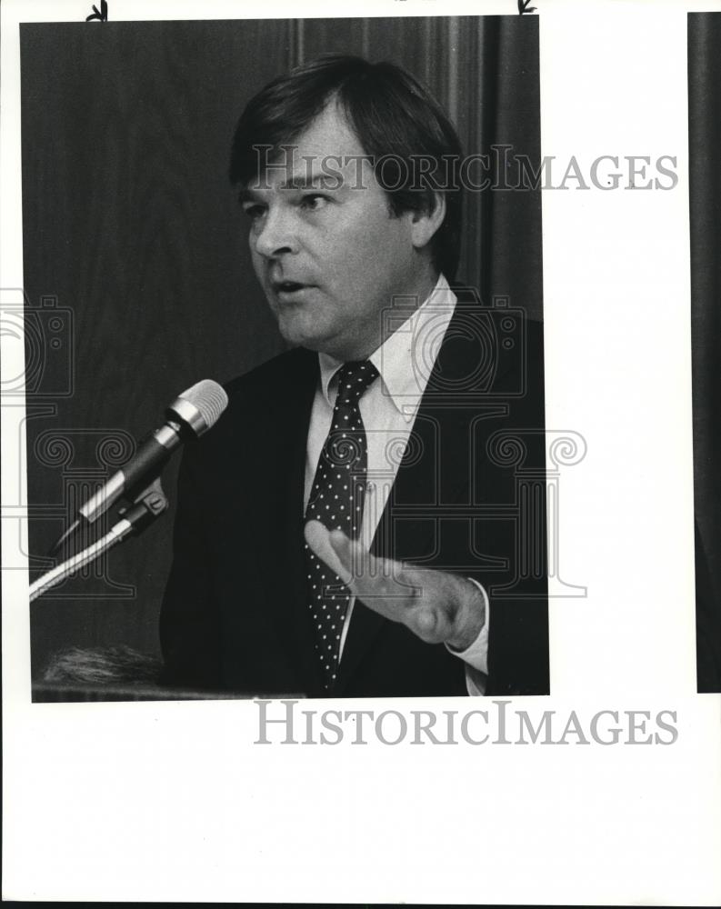 1984 Press Photo James H. Wooden, of Merrill Lynch - Historic Images