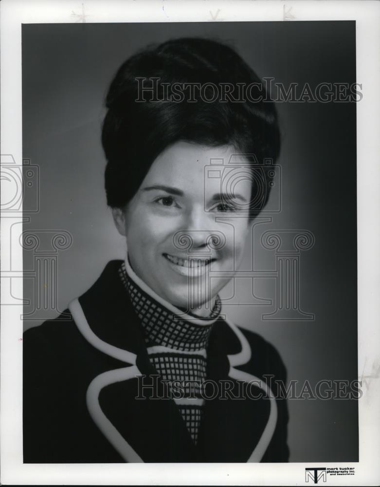 1983 Press Photo Diana E. Milac, President The Institute of Financial Education - Historic Images