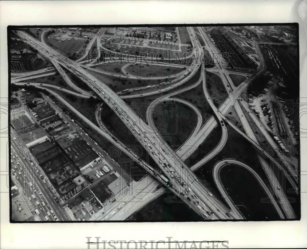 1976 Press Photo Overview shot of a highway - Historic Images