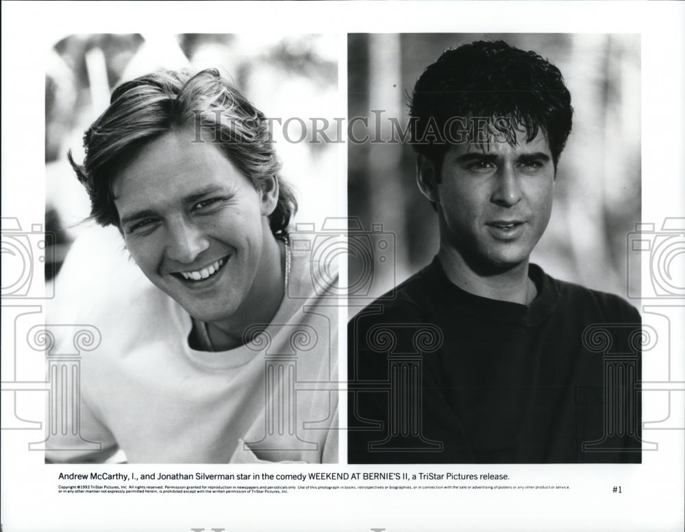 1994 Press Photo Andrew McCarthy, Jonathon Silverman in Weekend At Bernies - Historic Images