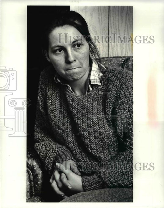 1987 Press Photo Cathy Slone a Housing Low Income tells her experience as Renter - Historic Images