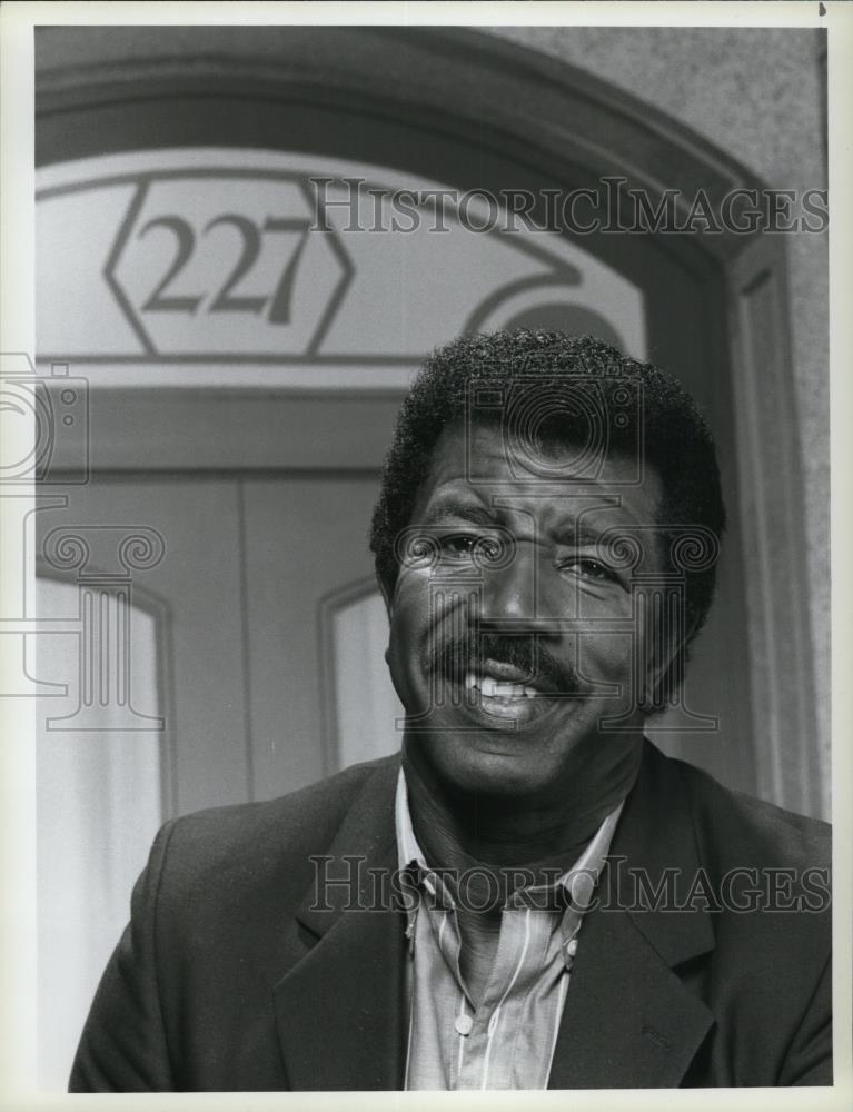 1985 Press Photo Hal Williams in 227 - Historic Images