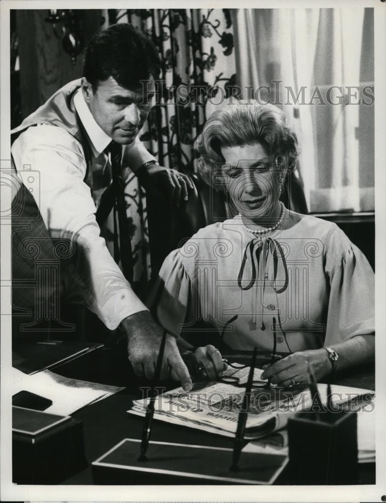 1981 Press Photo Ed Winter and Nancy Marchand star in Lou Grant - cvp51147 - Historic Images