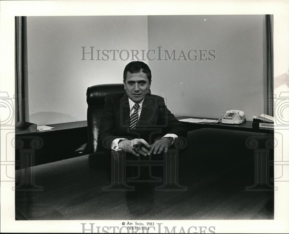 1984 Press Photo James Tozzi, Deputy Administrator of the Office of Information - Historic Images