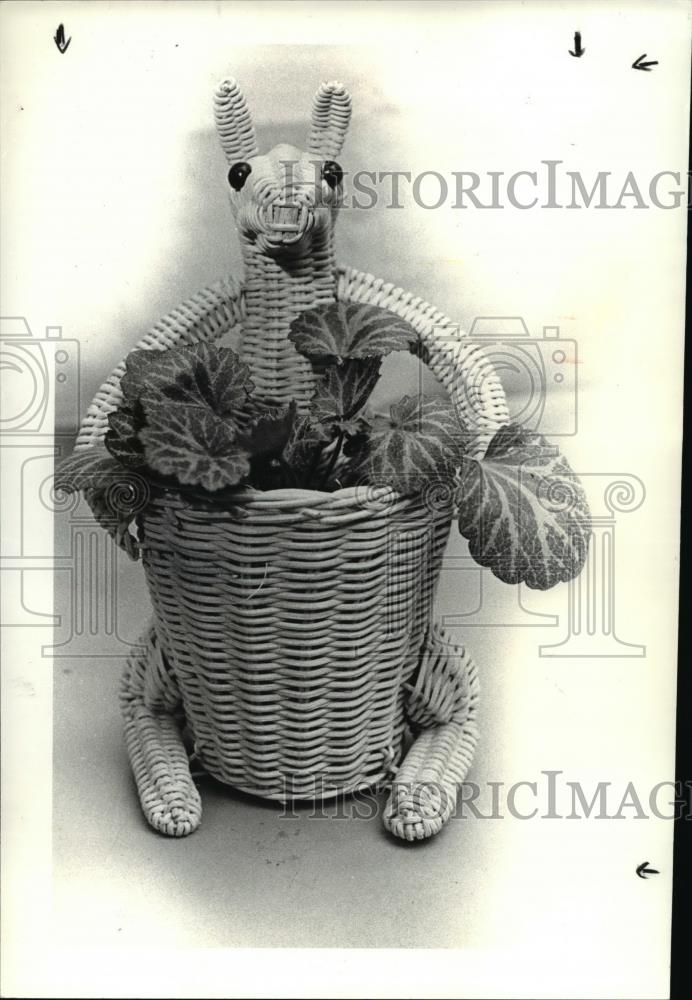 1987 Press Photo Flower Arrangement - Historic Images