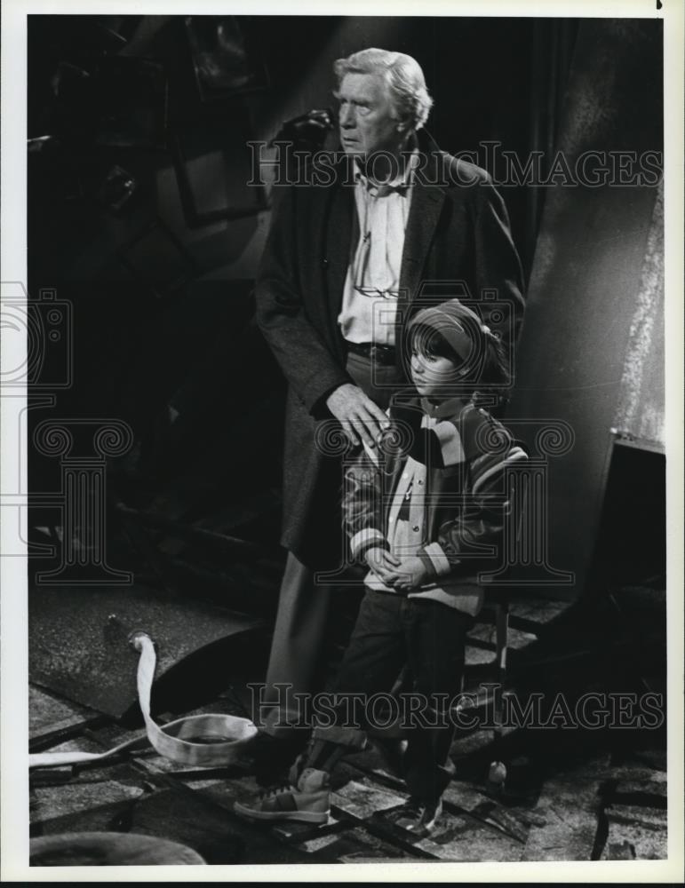 1986 Press Photo George Gaynes &amp; Soleil Moon Frye in Punky Brewster - cvp72237 - Historic Images