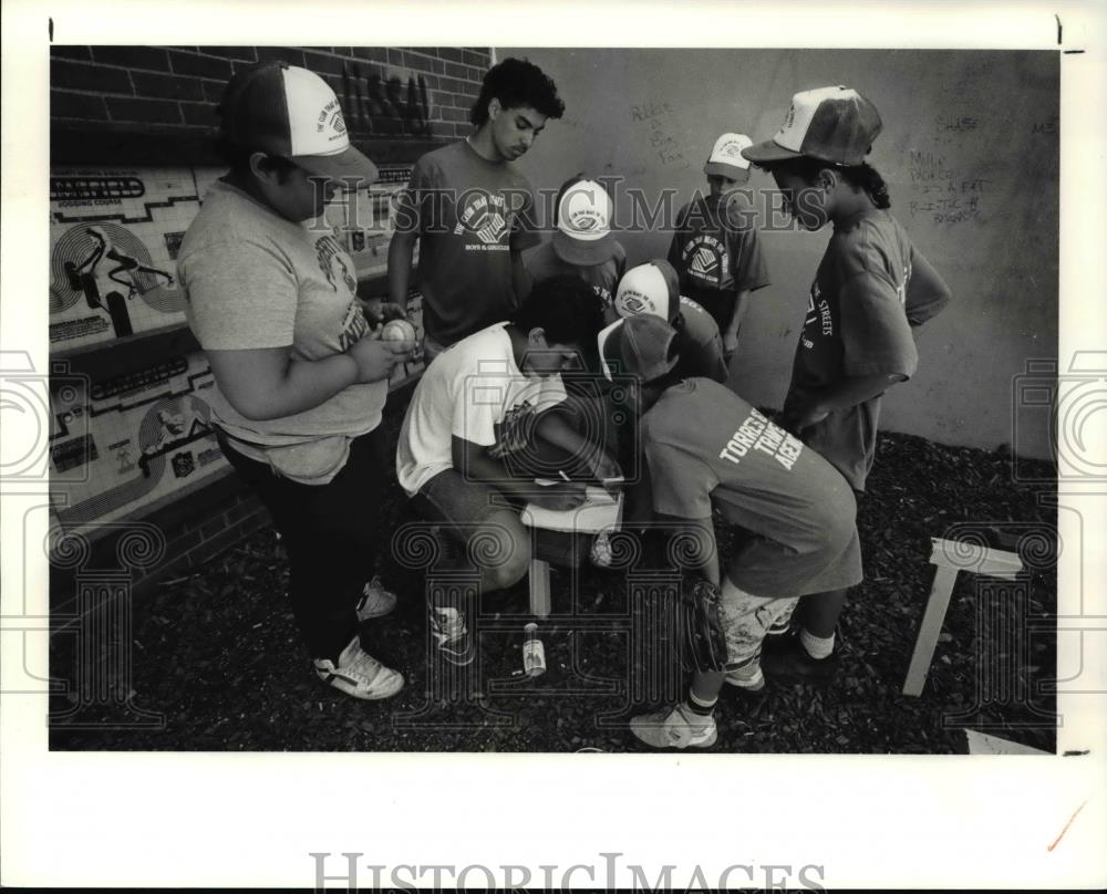 1990 Press Photo Trowbridge Ave. Boys and Girls Club New York Mets Team - Historic Images