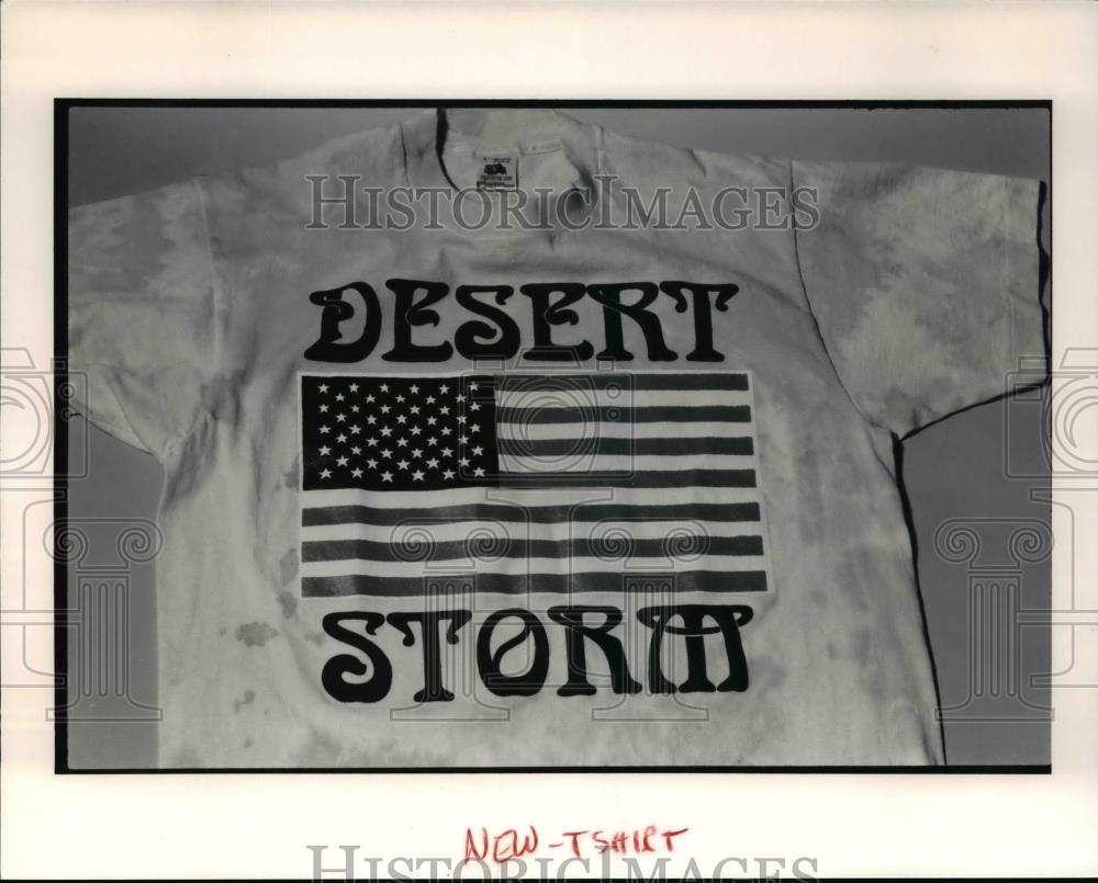 1991 Press Photo Desert Storm tshirt - Historic Images