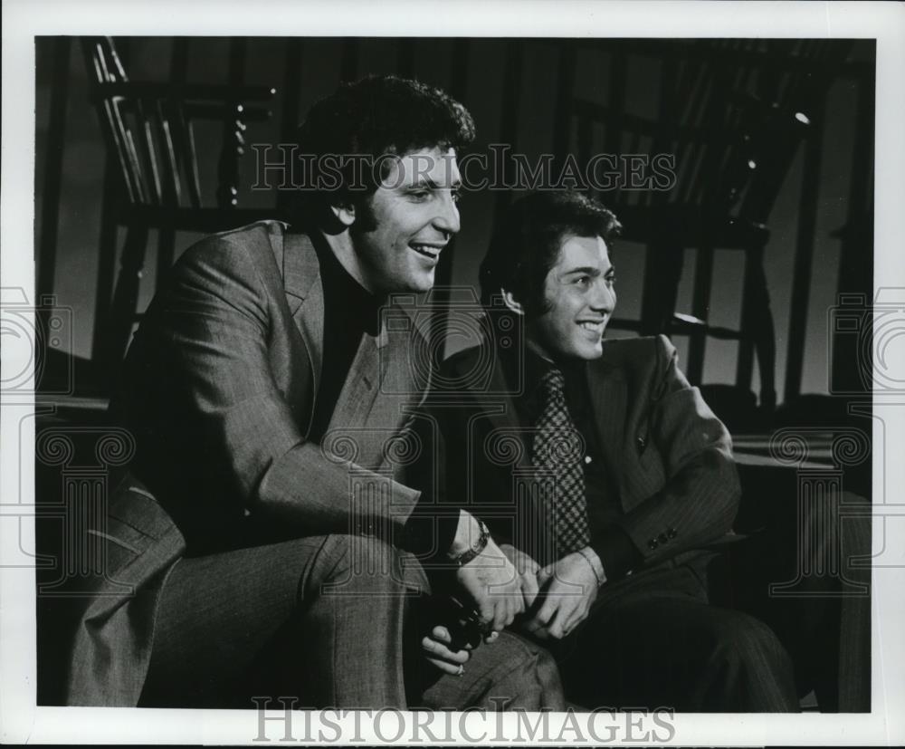 1969 Press Photo Tom Jones and Paul Anka "This Is Tom Jones" - Historic Images