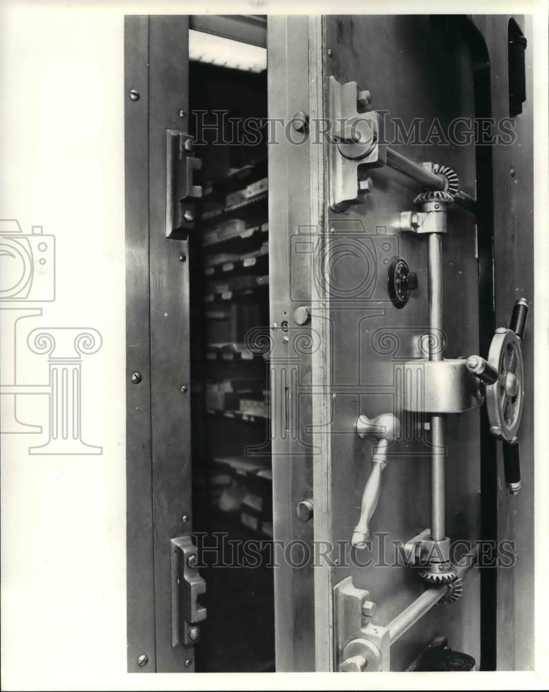 1981 Press Photo Bank Vault - Historic Images