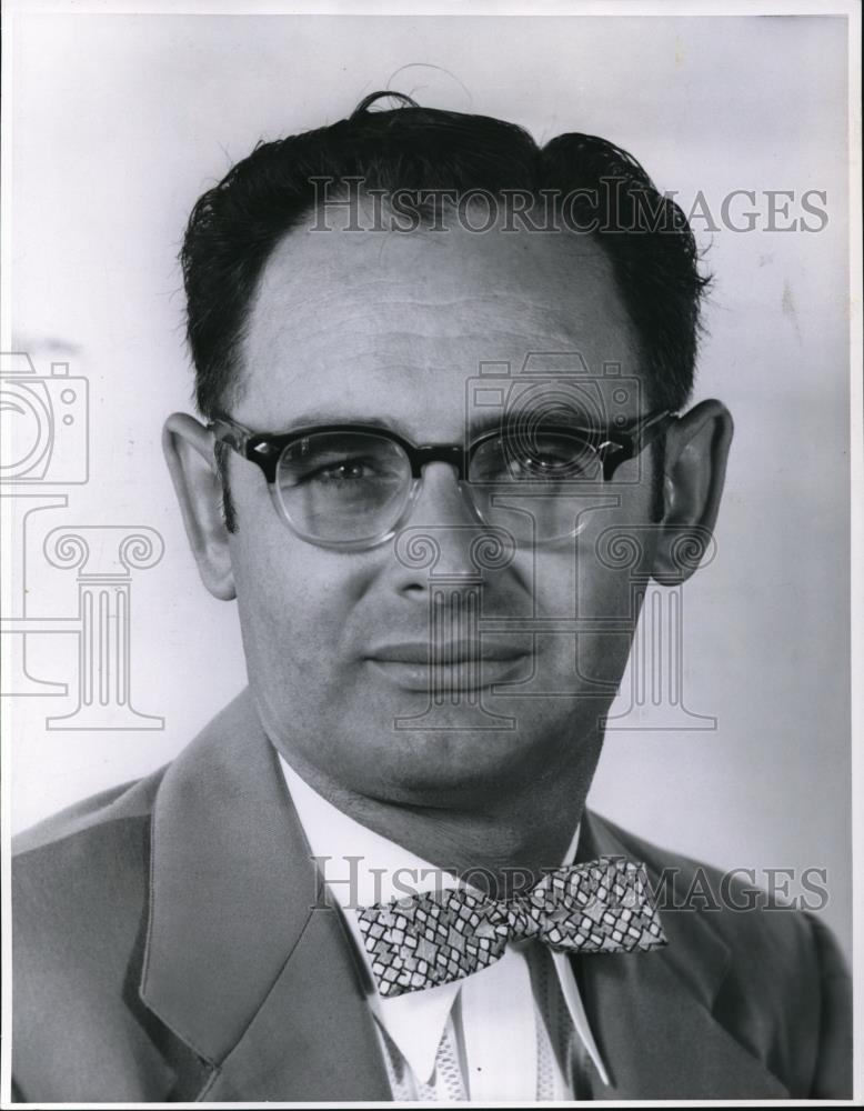 1954 Press Photo Postal Employee Al Weiss - Historic Images