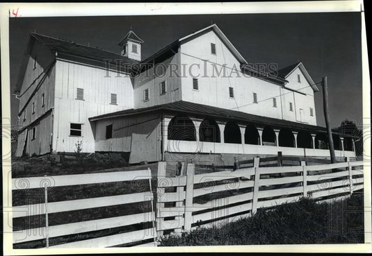 1988 Press Photo The White barn in Anthens County - Historic Images