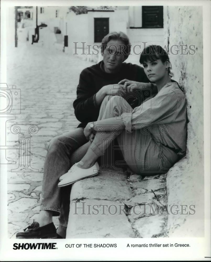 1988 Press Photo Charles Dance and Alexandra Paul star in Out of the Shadows - Historic Images