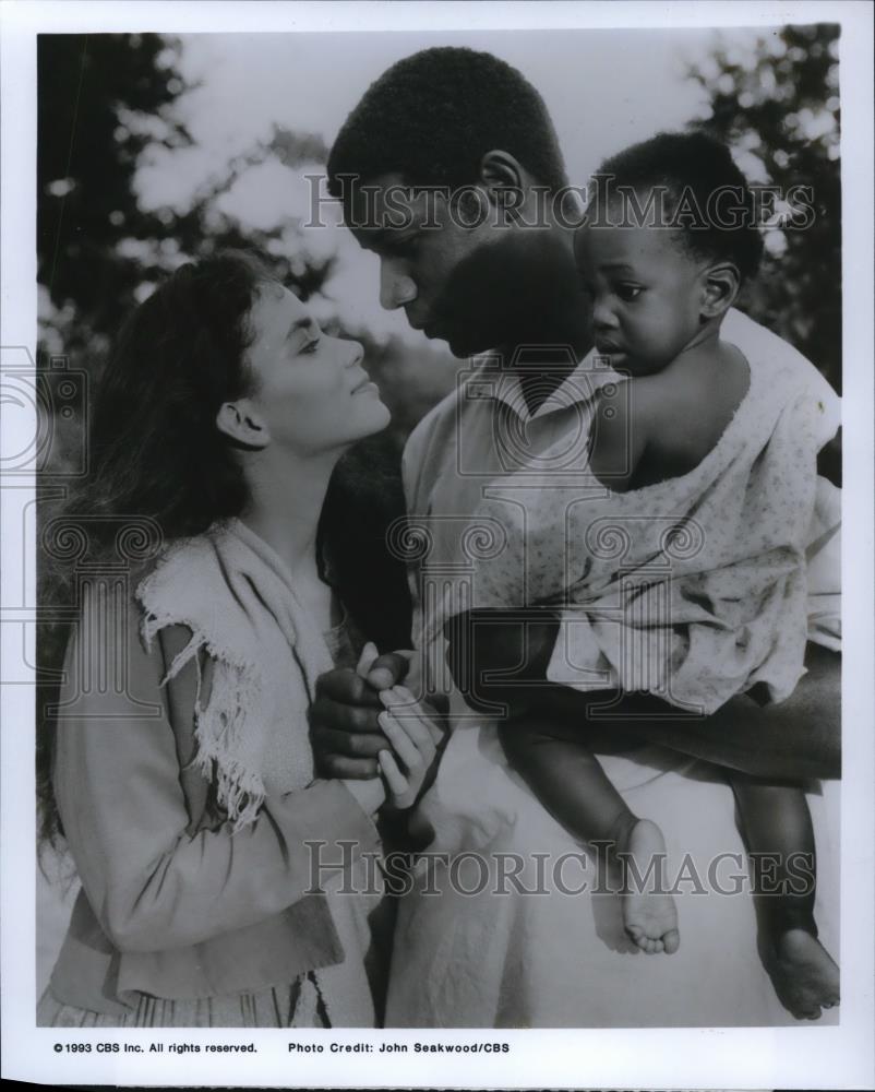 1993 Press Photo Halle Berry and Dennis Haysbert star in Queen - Historic Images