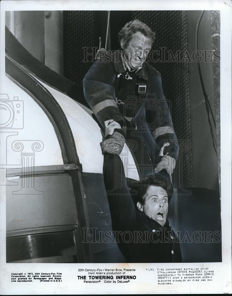 1975 Press Photo Towering Inferno Steve McQueen Ernie Orsatti - cvp69153 - Historic Images