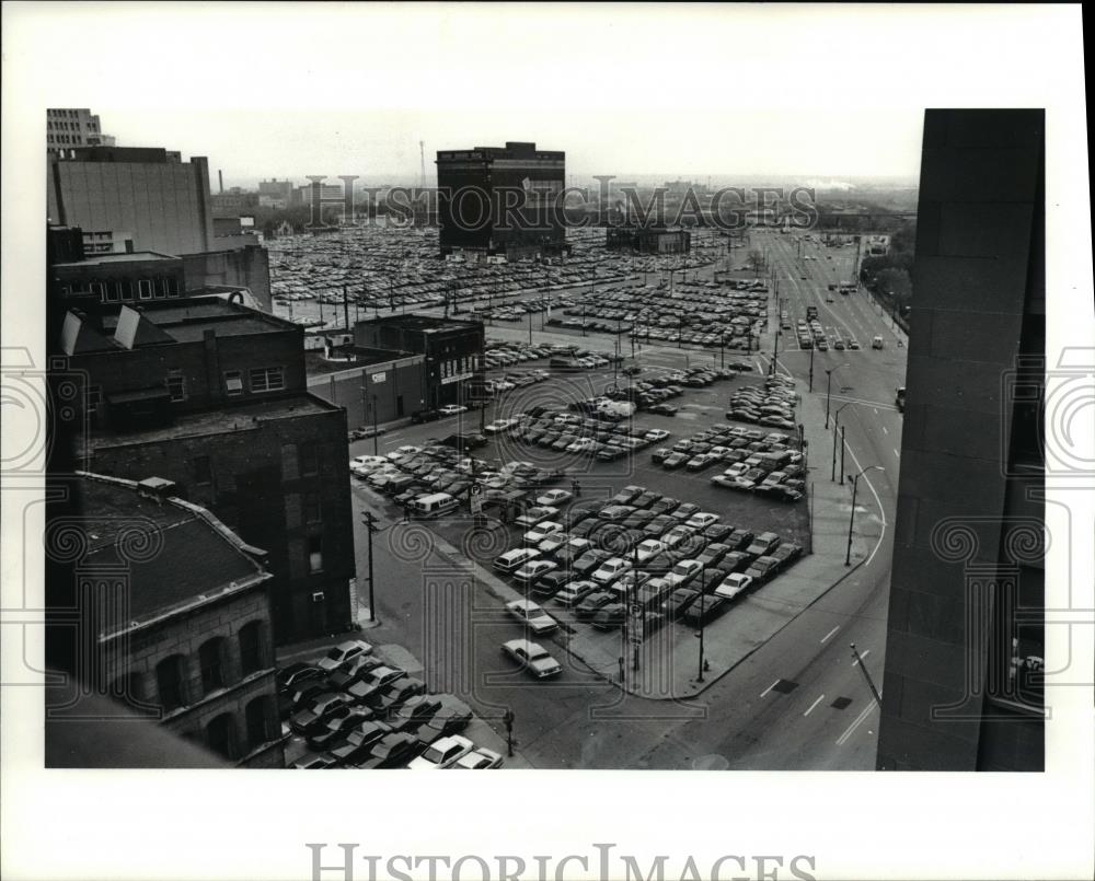 1990 Press Photo Gateway parking lot from the window of LTV steel P. R. office - Historic Images