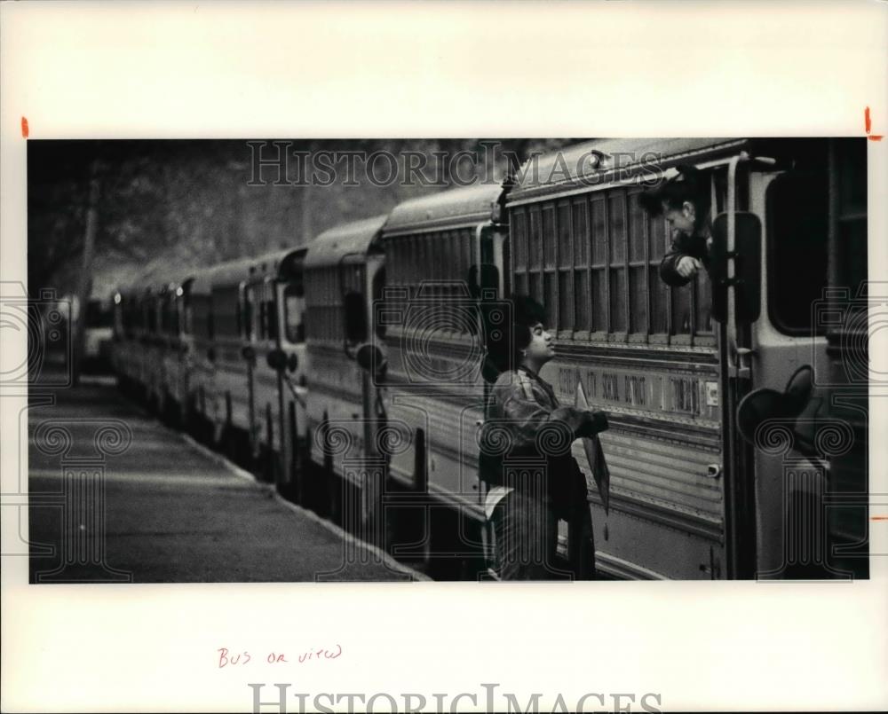 Press Photo School Buses - Historic Images