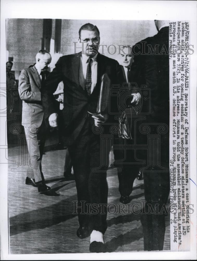 1966 Press Photo Defense Secy. Robert McNamara - nee01847 - Historic Images
