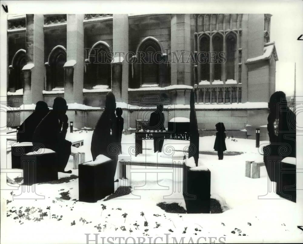 1989 Press Photo Huddle, an environmental sculpture by Gene Kangas - cva58852 - Historic Images