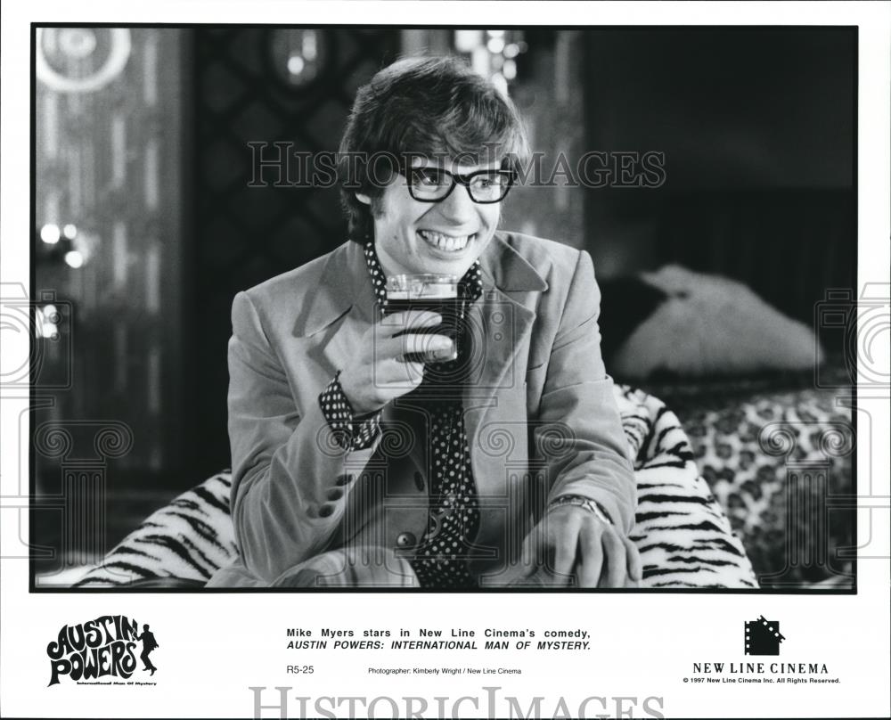 1997 Press Photo Mike Myers in Austin Powers International Man of Mystery - Historic Images